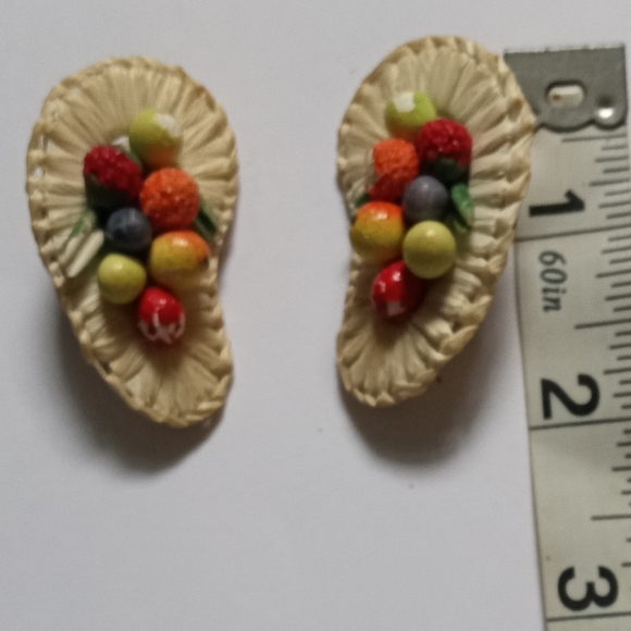 *RARE* Made In West Germany Horn of Plenty Fruit Basket 1940's Clip-on Earrings - Picture 5 of 5
